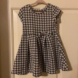The Children’s Place size 3T black & white w/a bow